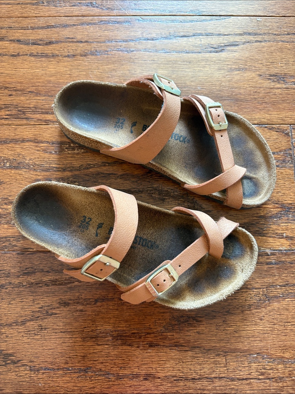 Kids Birkenstock sandals. 32.